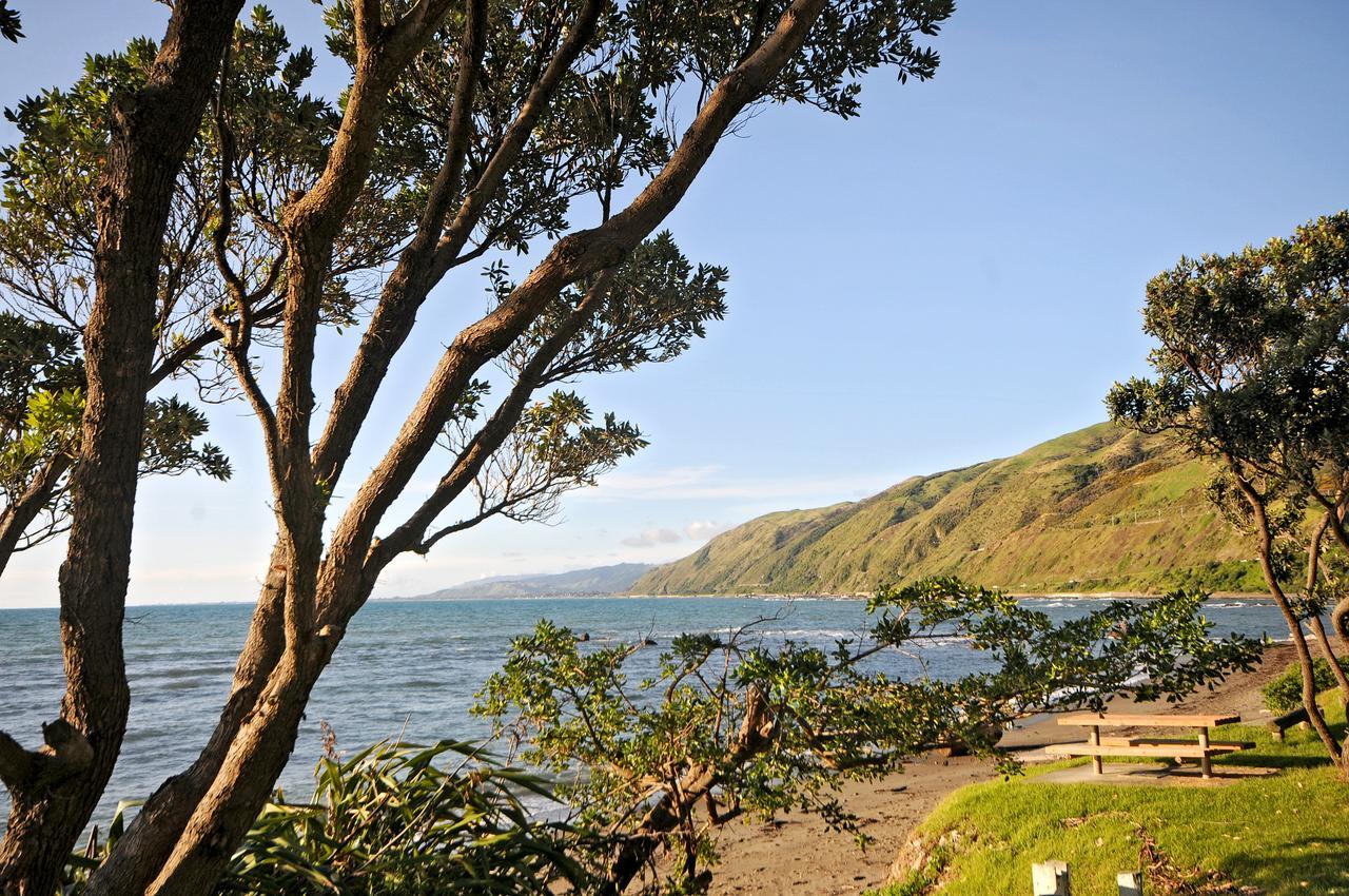Kapiti Waves Bed & Breakfast Pukerua Bay Екстериор снимка
