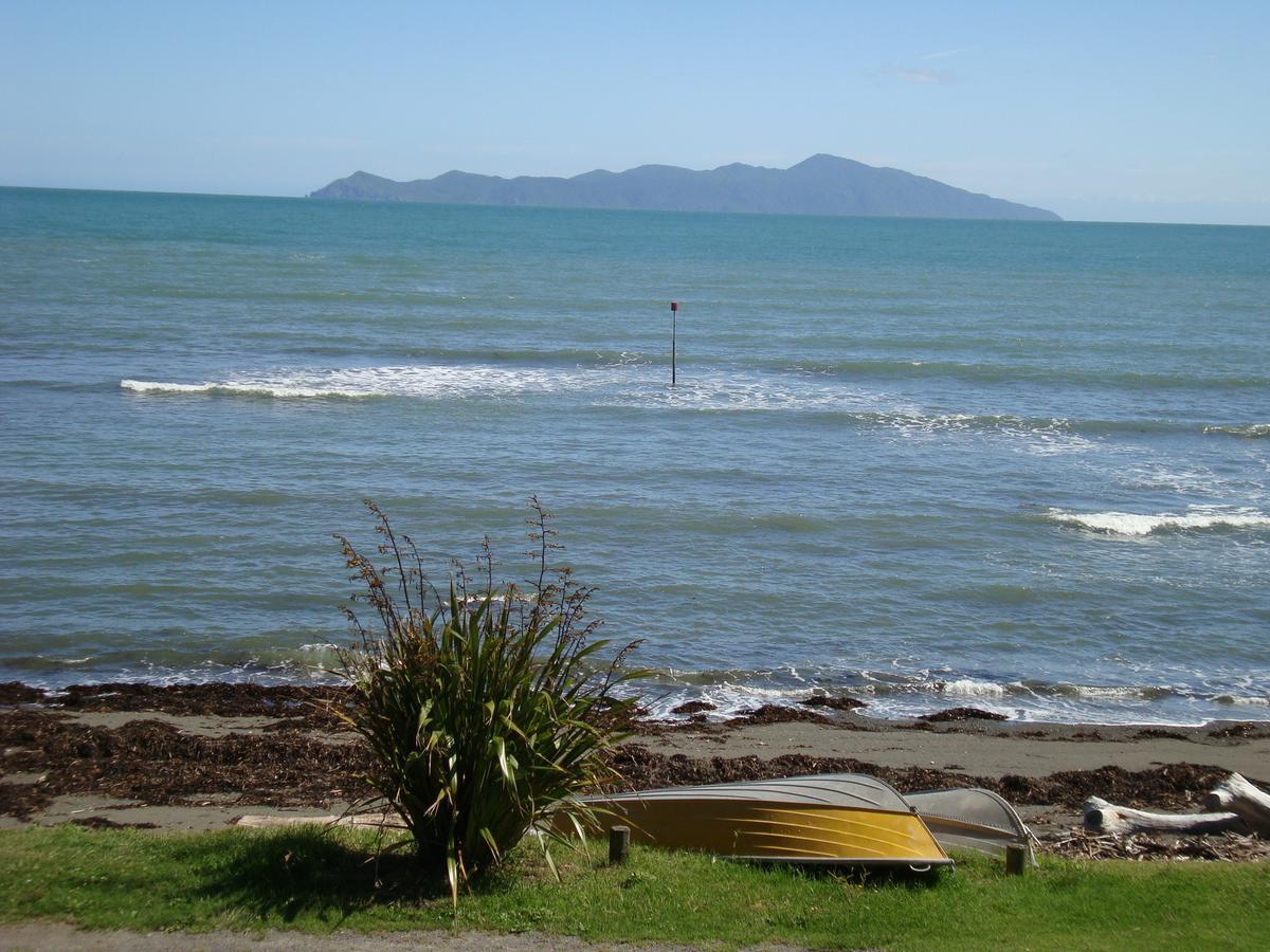 Kapiti Waves Bed & Breakfast Pukerua Bay Екстериор снимка