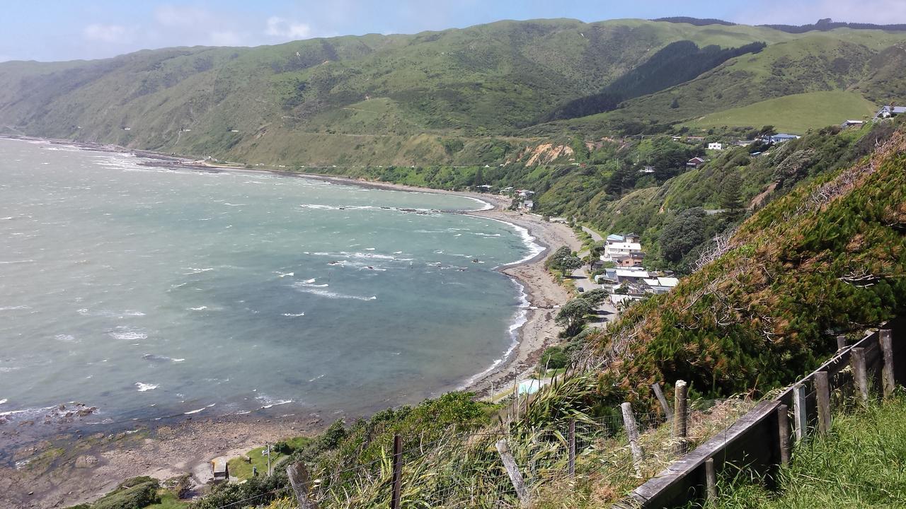 Kapiti Waves Bed & Breakfast Pukerua Bay Екстериор снимка